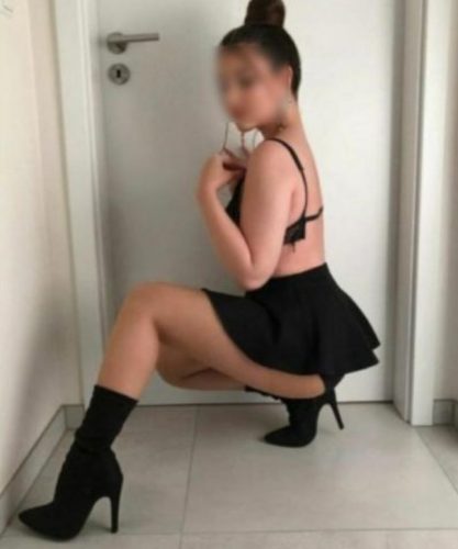 Alev-alev beyaz tenli escort Nesrin