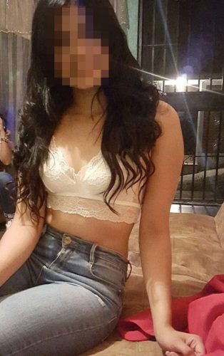 Alev-alev oral yapan hanım Nadire