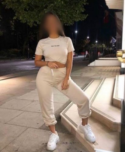 Arsız dans yapan escort Gülsen