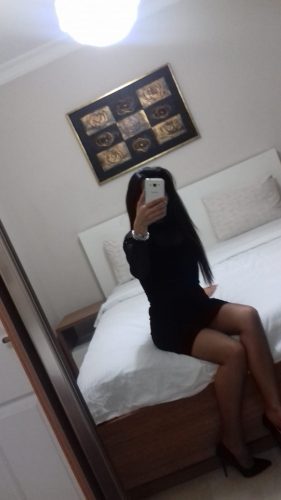 Ateşli fatezi yapan kadın Gülfem