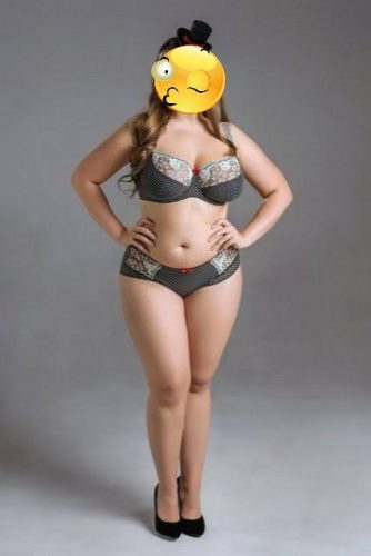 Baştan çıkaran dans yapan hatun Göknur