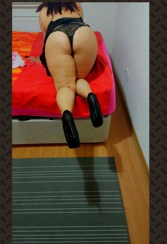 Baştan çıkaran genç hanım Hazal