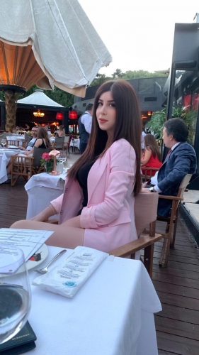 Benzersiz esmer kadın Ferzan