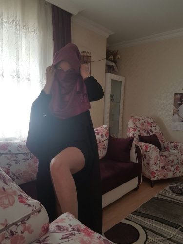 Benzersiz kendi yeri olan kadın Hamiyet