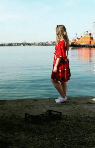 Cıvıl-cıvıl deneyimli bayan Ahu
