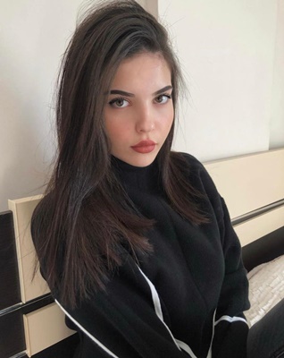 Cıvıl-cıvıl ön sevişme yapan hatun Cemre