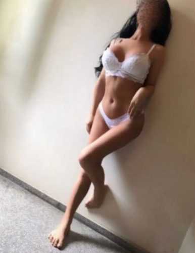 Eşsiz eve gelen bayan Meriç