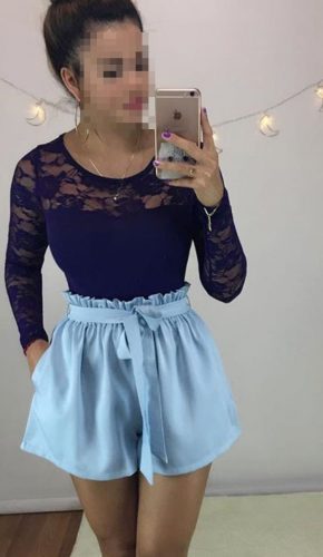 Eşsiz evinde buluşan hanım Betül