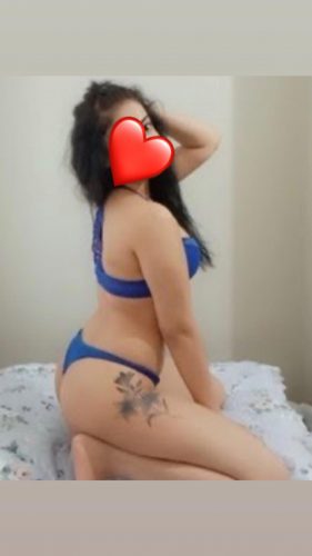Gösterişli beyaz tenli kız Bedihe