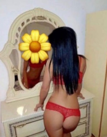 Gösterişli beyaz tenli kız Bedihe