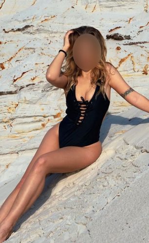 Gösterişli evinde buluşan hanım Ruhşen