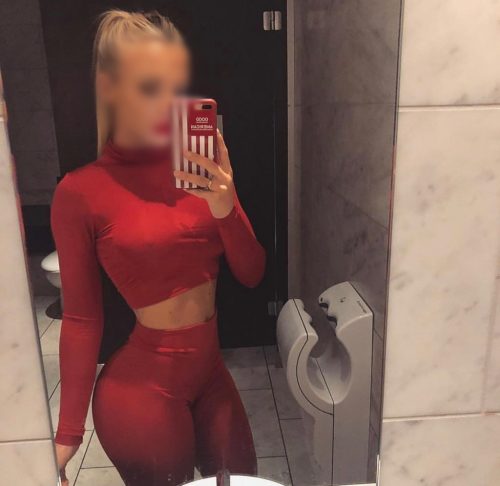 Gösterişli kendi yeri olan hanım Püren