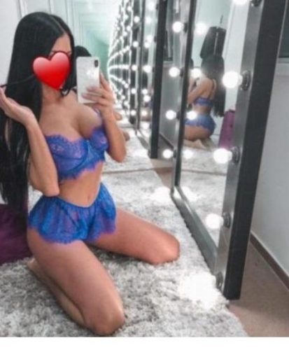 Gösterişli öpüşmeyi seven escort Hediye