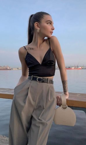 Güzel eve gelen Asuman