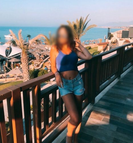 Kıvrak fetişe açık kız özge