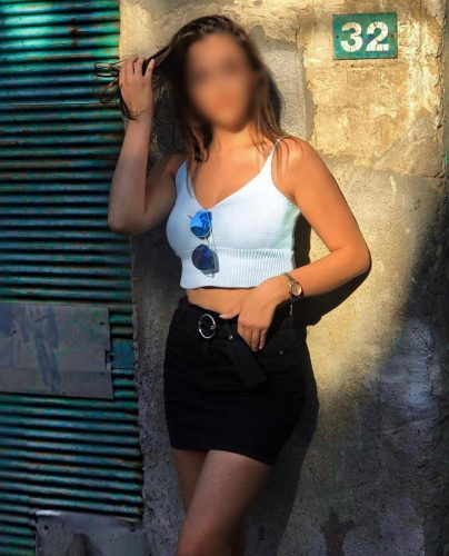 Kıvrak fetişe açık kız özge