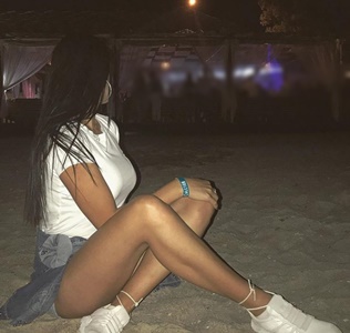 Kusursuz ön sevişme yapan hanım Nadide