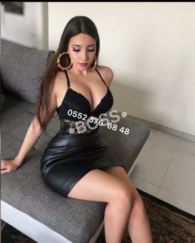 Neşeli beyaz tenli hanım Nurçin