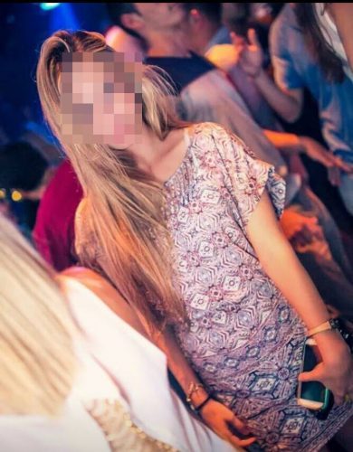 Olağanüstü beyaz tenli kadın Alara