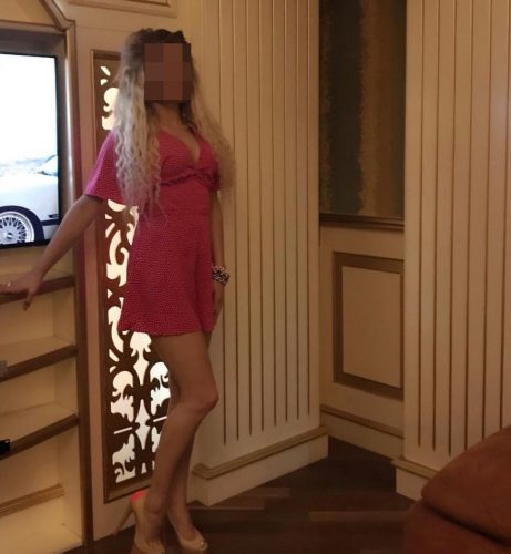 Seksapel buğday tenli kadın Aycan