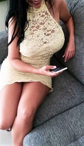 Seksi esmer kız Güzin