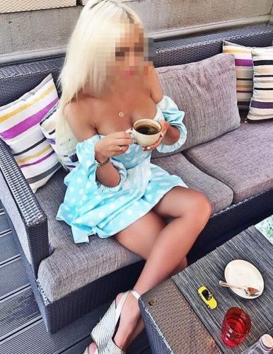 Seksi kaprissiz hanım Ekin