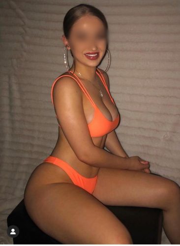 Seksi kaprissiz kadın Dilay