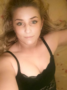 Seksi öpüşmeyi seven bayan Filiz