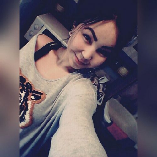 Şık esmer Nihan